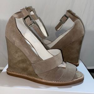 8.5 Jeffrey Campbell Dakota Wedge